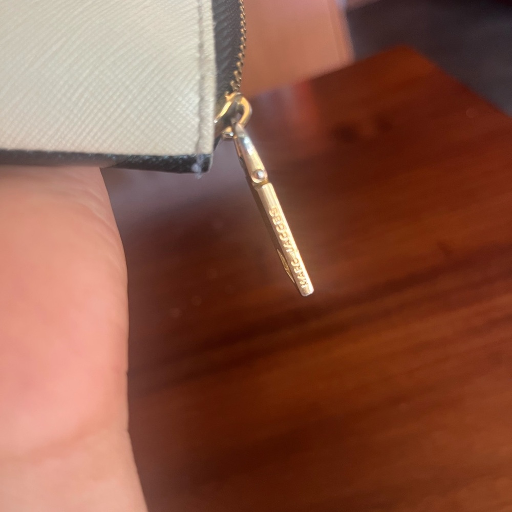 SOLD-Marc Jacobs Wallet - Picture 7 of 9